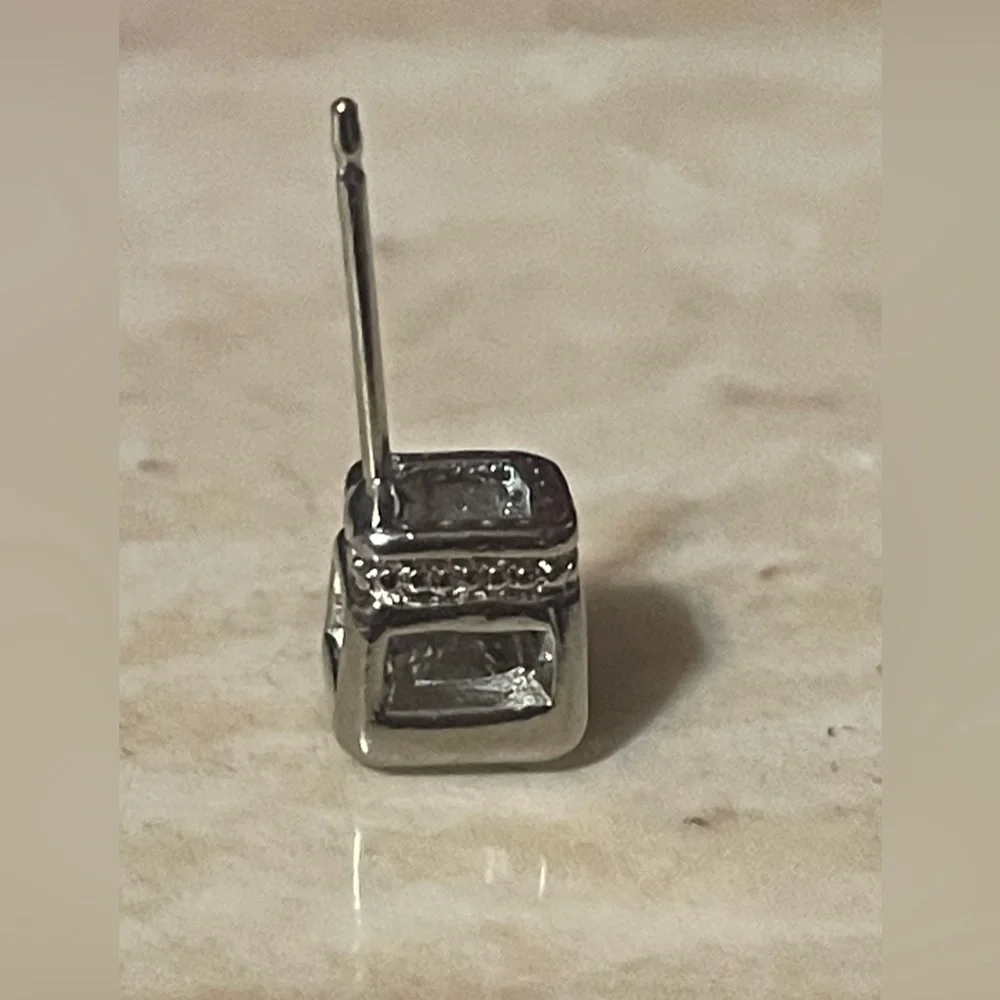 Swarovski Silver Crystal‎ Stud Earrings!